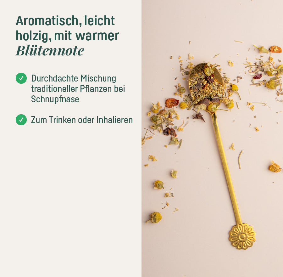 Bio-Teemischung Frei & Offen – aromatisch, leicht holzig mit warmer Blütennote, Kräuter auf Löffel